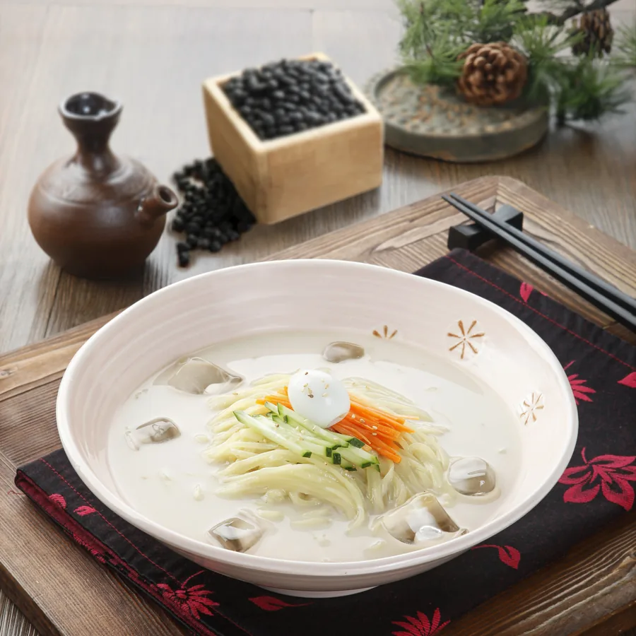 Kongguksu, cold soybean noodle soup